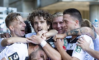 Verls Kapitän Mael Corboz trifft in der Nachspielzeit zum 2:2-Ausgleich gegen Mannheim. - picture alliance Verls Kapitän Mael Corboz trifft in der Nachspielzeit zum 2:2-Ausgleich gegen Mannheim. - picture alliance