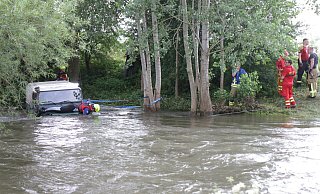 Das Vorhaben, die Diemel an einer Furt zu queren, endete im Hochwasser. - Dieter Scholz Das Vorhaben, die Diemel an einer Furt zu queren, endete im Hochwasser. - Dieter Scholz
