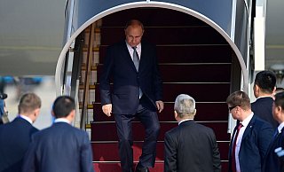 Kremlchef Wladimir Putin wird in Peking Chinas Staats- und Parteichef Xi Jinping treffen. - Parker Song/Kyodo News Pool via AP/dpa Kremlchef Wladimir Putin wird in Peking Chinas Staats- und Parteichef Xi Jinping treffen. - Parker Song/Kyodo News Pool via AP/dpa