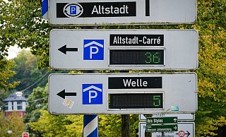 In Bielefeld gibt es viele öffentliche Parkhäuser und Parkplätze. Die Schilder des Parkleitsystems in der Bielefelder Innenstdat verfügen jetzt über eine Restplatzanzeige. - Andreas Zobe In Bielefeld gibt es viele öffentliche Parkhäuser und Parkplätze. Die Schilder des Parkleitsystems in der Bielefelder Innenstdat verfügen jetzt über eine Restplatzanzeige. - Andreas Zobe