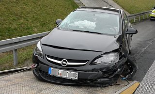 Der Wagen der 57-Jährigen musste nach der Kollision abgeschleppt werden. - Andreas Eickhoff Der Wagen der 57-Jährigen musste nach der Kollision abgeschleppt werden. - Andreas Eickhoff