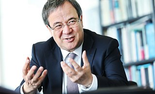 Ministerpräsident Armin Laschet (CDU) tritt am 18. Januar 2020 im Herforder Schützenhof auf. - Sarah Jonek Ministerpräsident Armin Laschet (CDU) tritt am 18. Januar 2020 im Herforder Schützenhof auf. - Sarah Jonek