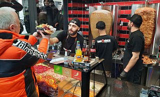 Zur Eröffnung kostete der Döner beim "Haus des Döners" in der Marienstraße in Paderborn nur 1 Cent. - Marc Schröder Zur Eröffnung kostete der Döner beim "Haus des Döners" in der Marienstraße in Paderborn nur 1 Cent. - Marc Schröder