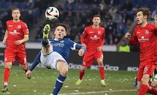 Innenverteidiger Maximilian Großer und seine Kollegen von Arminia Bielefeld mussten zuletzt acht Gegentore in vier Ligaspielen hinnehmen. - Oliver Krato Innenverteidiger Maximilian Großer und seine Kollegen von Arminia Bielefeld mussten zuletzt acht Gegentore in vier Ligaspielen hinnehmen. - Oliver Krato