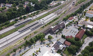 Rund um den Bahnhof gibt es mehrere ausgewiesene, kostenlose P+R-Parkplätze. - Wolfhard Jording Rund um den Bahnhof gibt es mehrere ausgewiesene, kostenlose P+R-Parkplätze. - Wolfhard Jording