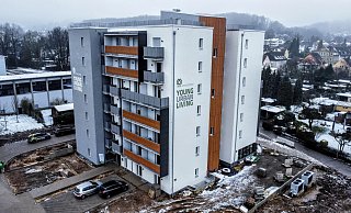 Schon von weitem ist auf dem neuen Bielefelder Hochhaus "LH70" am Lipper Hellweg das Konzept Young Urban Living zu erkennen. Das Gebäude ist zwar von den Dimensionen her ähnlich wie der Vorgänger, von innen aber auf dem neuesten Stand. - Eike J. Horstmann Schon von weitem ist auf dem neuen Bielefelder Hochhaus "LH70" am Lipper Hellweg das Konzept Young Urban Living zu erkennen. Das Gebäude ist zwar von den Dimensionen her ähnlich wie der Vorgänger, von innen aber auf dem neuesten Stand. - Eike J. Horstmann