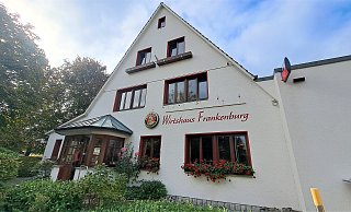 Das Wirtshaus Frankenburg in Steinheim. - Madita Schellenberg Das Wirtshaus Frankenburg in Steinheim. - Madita Schellenberg