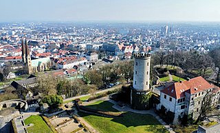 Der Blick auf die Stadt ist von der Sparrenburg aus umwerfend. - Eike J. Horstmann Der Blick auf die Stadt ist von der Sparrenburg aus umwerfend. - Eike J. Horstmann