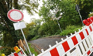 Sobald die Asphaltschicht aufgebracht ist, kann dieses Teilstück des Padersteinwegs zwischen Fürstenweg und Kalberdanz wieder freigegeben werden. - Lena Henning Sobald die Asphaltschicht aufgebracht ist, kann dieses Teilstück des Padersteinwegs zwischen Fürstenweg und Kalberdanz wieder freigegeben werden. - Lena Henning