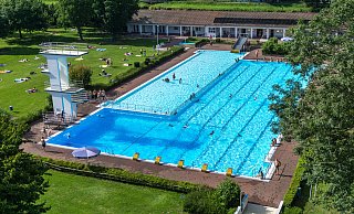 Bestimmt die Diskussion: Das Freibad in Bünde-Mitte. Soll es geschlossen oder erhalten und saniert werden? - Andreas G. Mantler Bestimmt die Diskussion: Das Freibad in Bünde-Mitte. Soll es geschlossen oder erhalten und saniert werden? - Andreas G. Mantler