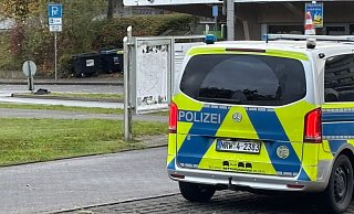 Unter einem Kleidungsstück am Einsatzort soll sich der Gegenstand befinden, bei dem die Ermittler nach NW-Informationen aktuell davon ausgehen, dass es sich tatsächlich um eine scharfe Granate handelt. - Jörg Dieckmann