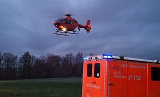 Im Einsatz: Der Verletzte wird mit dem Rettungshubschrauber ins Krankenhaus gebracht. - Feuerwehr Bad Wünnenberg Im Einsatz: Der Verletzte wird mit dem Rettungshubschrauber ins Krankenhaus gebracht. - Feuerwehr Bad Wünnenberg