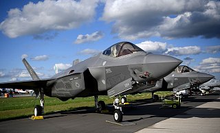 Ein F-35 Tarnkappenjet der Rüstungsschmiede Lockheed Martin bei der Raumfahrtausstellung (ILA) 2018 in Berlin. - Britta Pedersen/zb/dpa Ein F-35 Tarnkappenjet der Rüstungsschmiede Lockheed Martin bei der Raumfahrtausstellung (ILA) 2018 in Berlin. - Britta Pedersen/zb/dpa