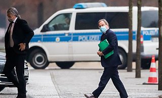 Armin Laschet (r), CDU-Bundesvorsitzender, trifft zum Koalitionsausschuss am Bundeskanzleramt ein. - picture alliance/dpa Armin Laschet (r), CDU-Bundesvorsitzender, trifft zum Koalitionsausschuss am Bundeskanzleramt ein. - picture alliance/dpa