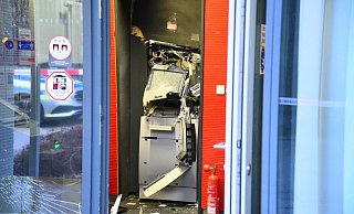 Durch den Einsatz von Sprengstoff werden auch Menschen gefährdet, die sich in der Nähe aufhalten. (Archivbild) - René Priebe/dpa Durch den Einsatz von Sprengstoff werden auch Menschen gefährdet, die sich in der Nähe aufhalten. (Archivbild) - René Priebe/dpa