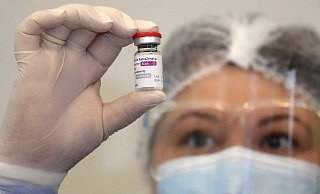 Der Astrazeneca-Impfstoff wird weltweit eingesetzt, seit einigen Tagen haben aber immer mehr Länder den Einsatz aus Vorsichtsgründen ausgesetzt.  - picture alliance/dpa/TASS Der Astrazeneca-Impfstoff wird weltweit eingesetzt, seit einigen Tagen haben aber immer mehr Länder den Einsatz aus Vorsichtsgründen ausgesetzt.  - picture alliance/dpa/TASS