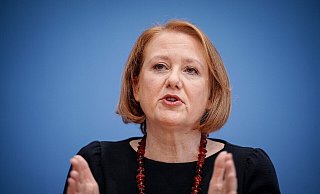 Familienministerin Lisa Paus fordert mehr Tempo bei der Umsetzung der geplanten Kindergrundsicherung. - Kay Nietfeld/dpa Familienministerin Lisa Paus fordert mehr Tempo bei der Umsetzung der geplanten Kindergrundsicherung. - Kay Nietfeld/dpa
