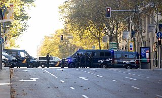 Polizisten vor der US-Botschaft in Madrid. - Eduardo Parra/EUROPA PRESS/dpa Polizisten vor der US-Botschaft in Madrid. - Eduardo Parra/EUROPA PRESS/dpa