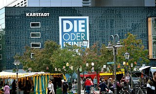 Karstadt: Nach Umgestaltung oder Neubau soll die zentrale Immobilie am Berliner Platz eine positive Ausstrahlung auf die gesamte Gütersloher Innenstadt ausüben. - Andreas Frücht Karstadt: Nach Umgestaltung oder Neubau soll die zentrale Immobilie am Berliner Platz eine positive Ausstrahlung auf die gesamte Gütersloher Innenstadt ausüben. - Andreas Frücht