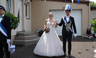 König Yannik Kriwet und Königin Rebecca Rose sind gut gelaunte Regenten. - Anete Etzel König Yannik Kriwet und Königin Rebecca Rose sind gut gelaunte Regenten. - Anete Etzel