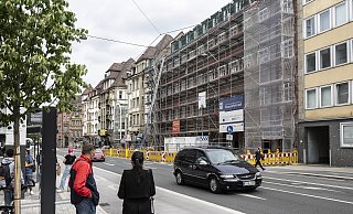 Die Herforder Straße stadtauswärts ist in Jahnplatz-Nähe bereits seit dessen Fertigstellung 2022 dauerhaft gesperrt. Im Juni 2023 sollte wieder freie Fahrt sein. - © Jörg Dieckmann - www. dieckmann-fotodesign.de Die Herforder Straße stadtauswärts ist in Jahnplatz-Nähe bereits seit dessen Fertigstellung 2022 dauerhaft gesperrt. Im Juni 2023 sollte wieder freie Fahrt sein. - © Jörg Dieckmann - www. dieckmann-fotodesign.de