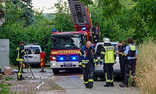 Die Feuerwehr Bielefeld eilte unter anderem mit einer Drehleiter zum Einsatzort. - Paul Brinkmann Die Feuerwehr Bielefeld eilte unter anderem mit einer Drehleiter zum Einsatzort. - Paul Brinkmann