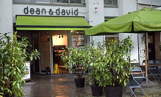 Das Thema Außengastronomie treibt die Betreiber von Dean & David um. - Barbara Franke (Archiv) Das Thema Außengastronomie treibt die Betreiber von Dean & David um. - Barbara Franke (Archiv)