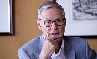 Landrat Sven-Georg Adenauer hat seinen Wunsch nach einem Möbelgutschein kürzlich zurückgezogen. - Patrick Menzel Landrat Sven-Georg Adenauer hat seinen Wunsch nach einem Möbelgutschein kürzlich zurückgezogen. - Patrick Menzel
