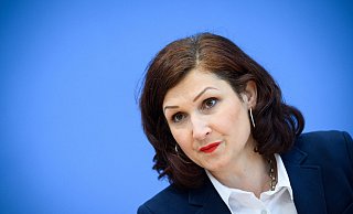 Möchte im öffentlichen Dienst des Bundes ein «Gebot zur Förderung der Wertschätzung von Vielfalt und Verhinderung und Beseitigung jeder Form von Diskriminierung» verankern: die Antidiskriminierungsbeauftragte Ferda Ataman. - Bernd von Jutrczenka/dpa Möchte im öffentlichen Dienst des Bundes ein «Gebot zur Förderung der Wertschätzung von Vielfalt und Verhinderung und Beseitigung jeder Form von Diskriminierung» verankern: die Antidiskriminierungsbeauftragte Ferda Ataman. - Bernd von Jutrczenka/dpa