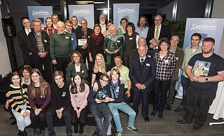 Die Gewinner des Umweltpreises 2018: Mineralwasserproduzent Carolinen hat in diesem Jahr neben drei Preisen auch einen Sonderpreis verliehen und die Umweltschützer mit insgesamt 11.000 Euro unterstützt. - Dieckmann-Fotodesign l Bielefeld Die Gewinner des Umweltpreises 2018: Mineralwasserproduzent Carolinen hat in diesem Jahr neben drei Preisen auch einen Sonderpreis verliehen und die Umweltschützer mit insgesamt 11.000 Euro unterstützt. - Dieckmann-Fotodesign l Bielefeld