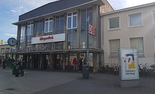 Als er nach zwei Aufforderungen ein drittes Mal ohne Mund-Nasen-Schutz angetroffen wurde, sollte der Mann sich zur Einleitung eines Bußgeldverfahrens ausweisen. Das konnte er nicht. - Birger Berbüsse (Symbolbild) Als er nach zwei Aufforderungen ein drittes Mal ohne Mund-Nasen-Schutz angetroffen wurde, sollte der Mann sich zur Einleitung eines Bußgeldverfahrens ausweisen. Das konnte er nicht. - Birger Berbüsse (Symbolbild)