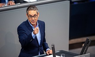 Michael Schrodi (SPD) spricht bei der Sitzung des Bundestags zu den Abgeordneten. Thema ist das Wachstumschancengesetz. - Melissa Erichsen/dpa Michael Schrodi (SPD) spricht bei der Sitzung des Bundestags zu den Abgeordneten. Thema ist das Wachstumschancengesetz. - Melissa Erichsen/dpa