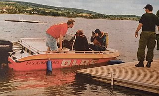 Taucher gehen auf die Suche nach menschlichen Überresten im Godelheimer See. - Repro: Schellenberg/Meyer Taucher gehen auf die Suche nach menschlichen Überresten im Godelheimer See. - Repro: Schellenberg/Meyer