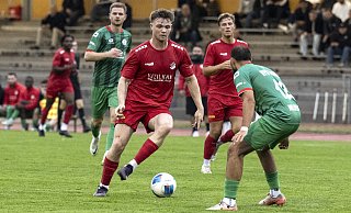 Theesens Mattis Beckmann (am Ball) hatte im Pokalspiel gegen den VfB Fichte einige Tormöglichkeiten. - Jörg Dieckmann Theesens Mattis Beckmann (am Ball) hatte im Pokalspiel gegen den VfB Fichte einige Tormöglichkeiten. - Jörg Dieckmann