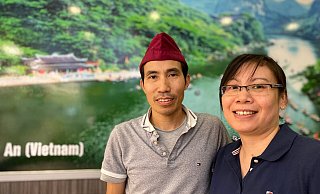 Doan To (links) und seine Frau Anh Dieu Vuong wollen in der Gütersloher Innenstadt ein vietnamesisches Restaurant eröffnen. Aktuell betreiben sie den "Eurasia-Point", einen Imbiss im Hit-Markt in Rheda-Wiedenbrück. - Christian Bröder Doan To (links) und seine Frau Anh Dieu Vuong wollen in der Gütersloher Innenstadt ein vietnamesisches Restaurant eröffnen. Aktuell betreiben sie den "Eurasia-Point", einen Imbiss im Hit-Markt in Rheda-Wiedenbrück. - Christian Bröder