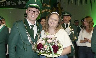 Kai Peter Börnemeier und Marie Mertens sind das neue Königspaar der St.-Josef-Schützenbruderschaft. - Schützen Anreppen Kai Peter Börnemeier und Marie Mertens sind das neue Königspaar der St.-Josef-Schützenbruderschaft. - Schützen Anreppen
