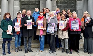 Paderborner Institutionen und Netzwerke sagen "Nein" zu Gewalt gegen Frauen und zeigen ihren Schulterschluss. - Stadt Paderborn Paderborner Institutionen und Netzwerke sagen "Nein" zu Gewalt gegen Frauen und zeigen ihren Schulterschluss. - Stadt Paderborn