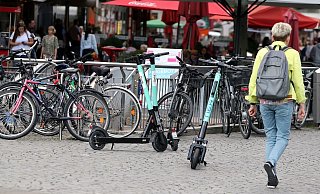 Neuer Anblick in der City - und Ärgernis für manchen Passanten. - Wolfgang Rudolf Neuer Anblick in der City - und Ärgernis für manchen Passanten. - Wolfgang Rudolf
