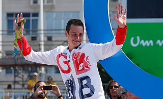 Einer seiner größten Triumphe: Alistair Brownlee nach dem Olympiasieg in Rio 2016. - picture alliance / dpa Einer seiner größten Triumphe: Alistair Brownlee nach dem Olympiasieg in Rio 2016. - picture alliance / dpa