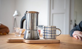Der Start in den Tag mit Kaffee ist für die meisten Menschen ein jahrzehntelanges Ritual. (Symbolbild) - Sebastian Gollnow/dpa Der Start in den Tag mit Kaffee ist für die meisten Menschen ein jahrzehntelanges Ritual. (Symbolbild) - Sebastian Gollnow/dpa