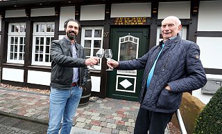 Der neue Pächter Gianni Mete (l.) und Immobilienbesitzer Walter Göke vor dem Restaurant 1550. - Wolfgang Rudolf Der neue Pächter Gianni Mete (l.) und Immobilienbesitzer Walter Göke vor dem Restaurant 1550. - Wolfgang Rudolf