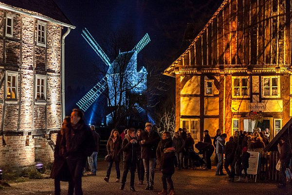 Beim Museumsadvent wird das Paderborner Dorf in Detmold atmosphärisch beleuchtet. - © Archivfoto: Torben Gocke
