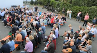 Alle vier dabei: So präsentieren sich die Bürgermeisterkandidaten für Warburg
