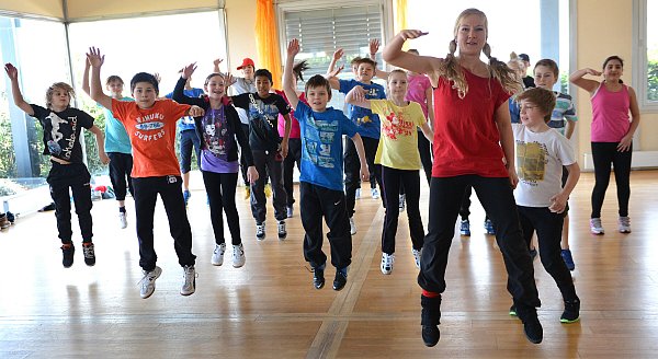 Im Tanzbau Paderborn können Kinder auf einem Geburtstag gemeinsam eine Choreografie einstudieren. - © Reinhard Rohlf