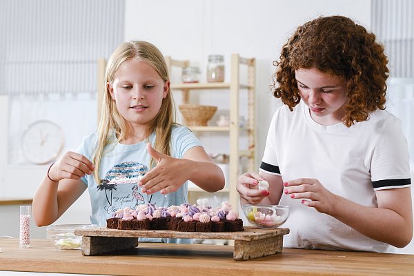 In der Versuchsküche von Dr. Oetker können Kinder backen und dekorieren. - © Ivonne Michel