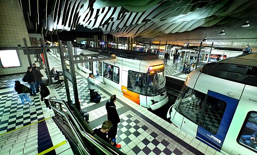 Zwischen den Haltestellen Siegfriedplatz und Bielefeld-Hauptbahnhof (Bild) ist der Vamos auf der Linie 2 nach dem Arminia-Spiel gegen Magdeburg liegengeblieben. - Andreas Frücht