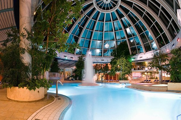 Für Geburtstagskinder bietet die Westfalen-Therme ein besonderes Geburtstagsangebot - © Westfalen-Therme