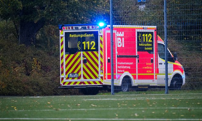 Beim Bezirksligaspiel in Heepen verletzte sich ein Wellensieker Spieler schwer. - Andreas Zobe